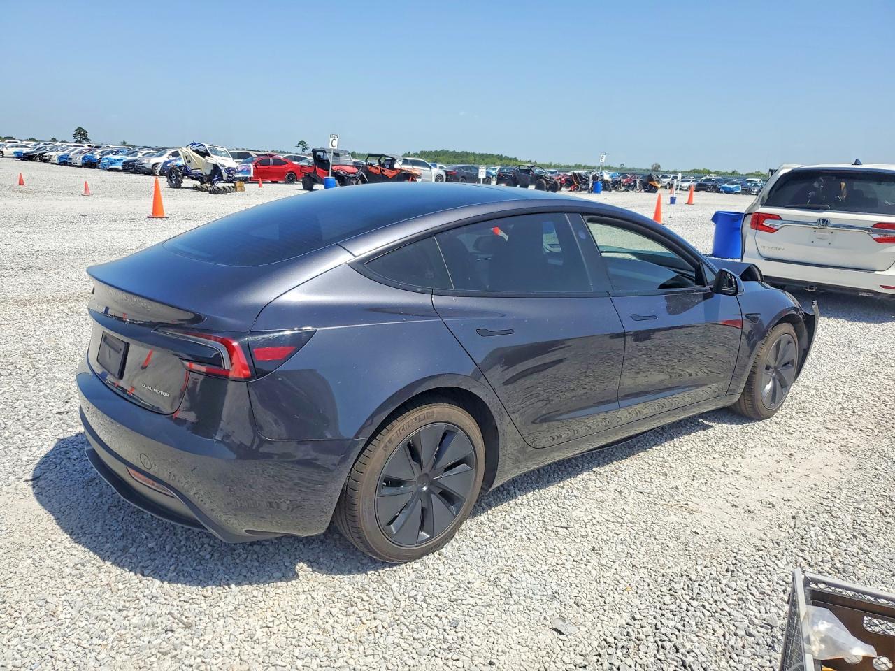 2024 Tesla Model 3 - Фото 3