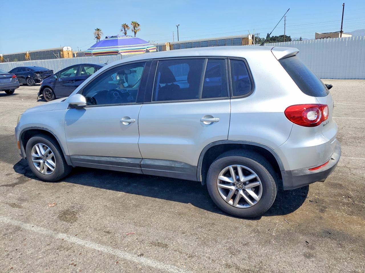 2011 Volkswagen Tiguan S - Image 2