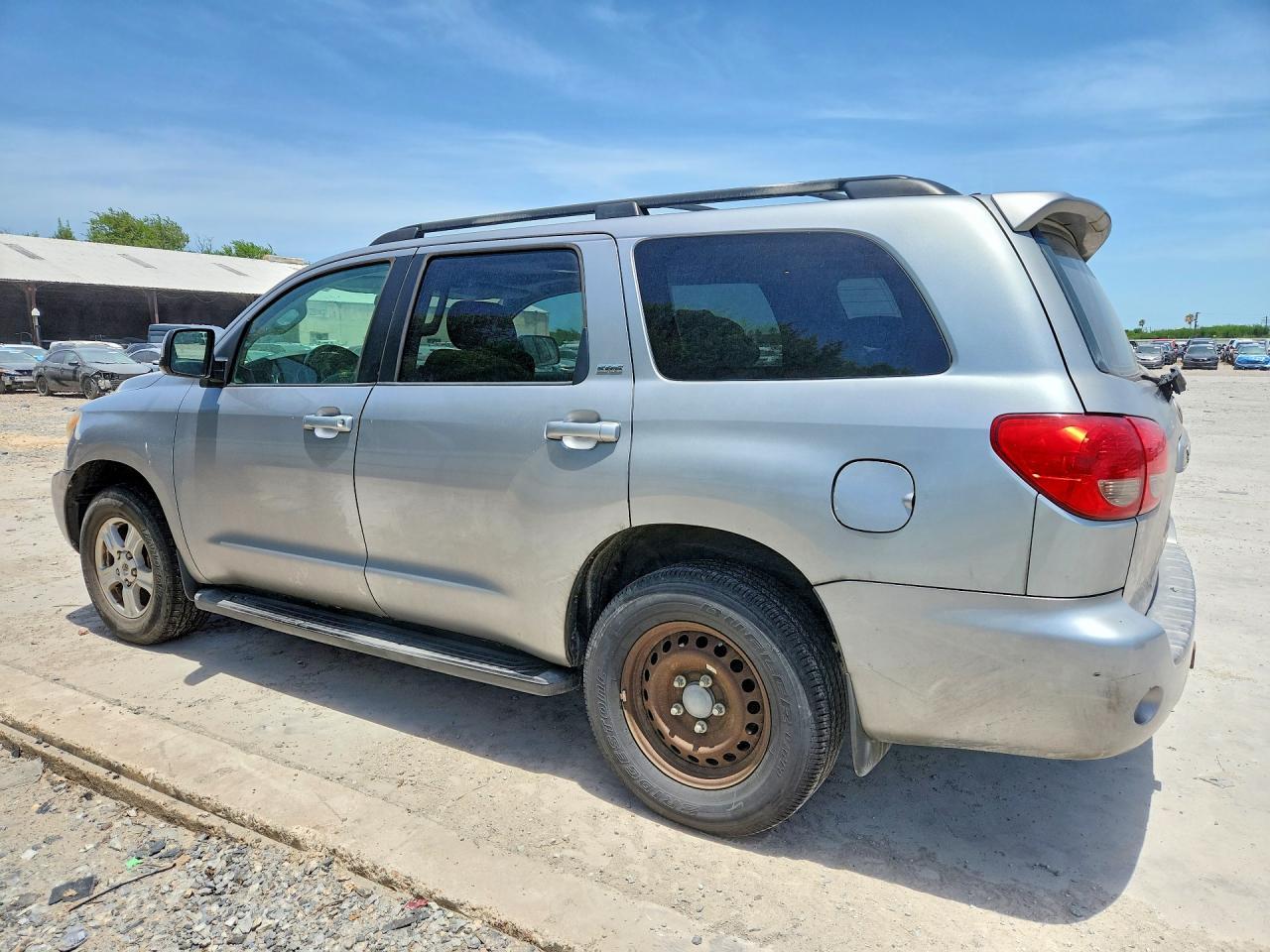 2012 Toyota Sequoia Sr5 - Image 2