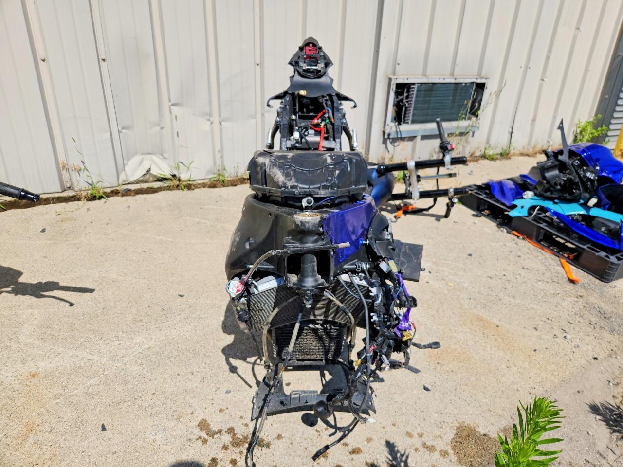 2022 Yamaha Yzfr1 - Image 2