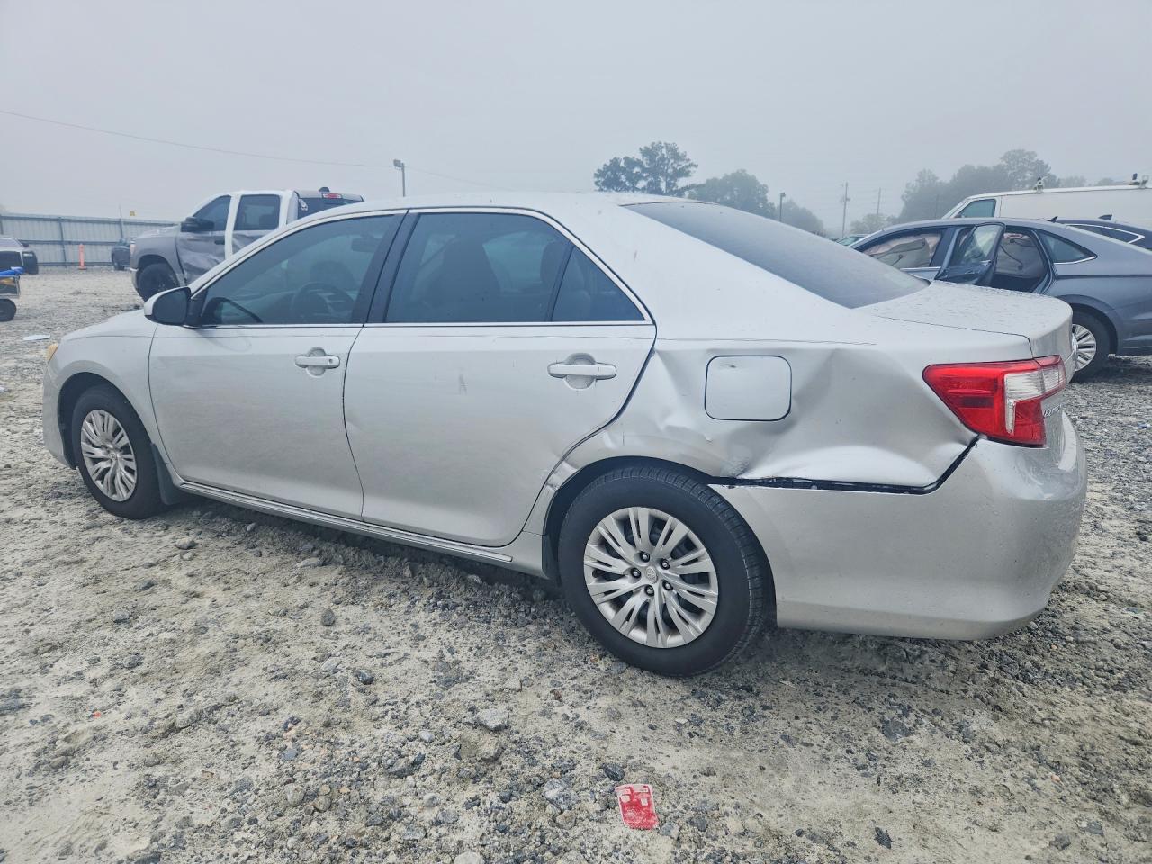 2014 Toyota Camry Le - Фото 2