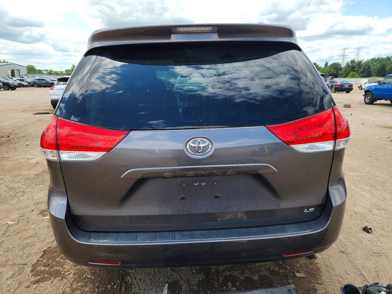 2014 Toyota Sienna Le - Фото 6