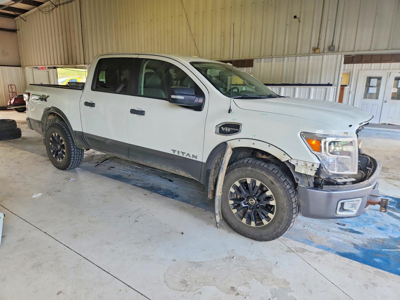 2017 Nissan Titan Pro-4X - Image 4