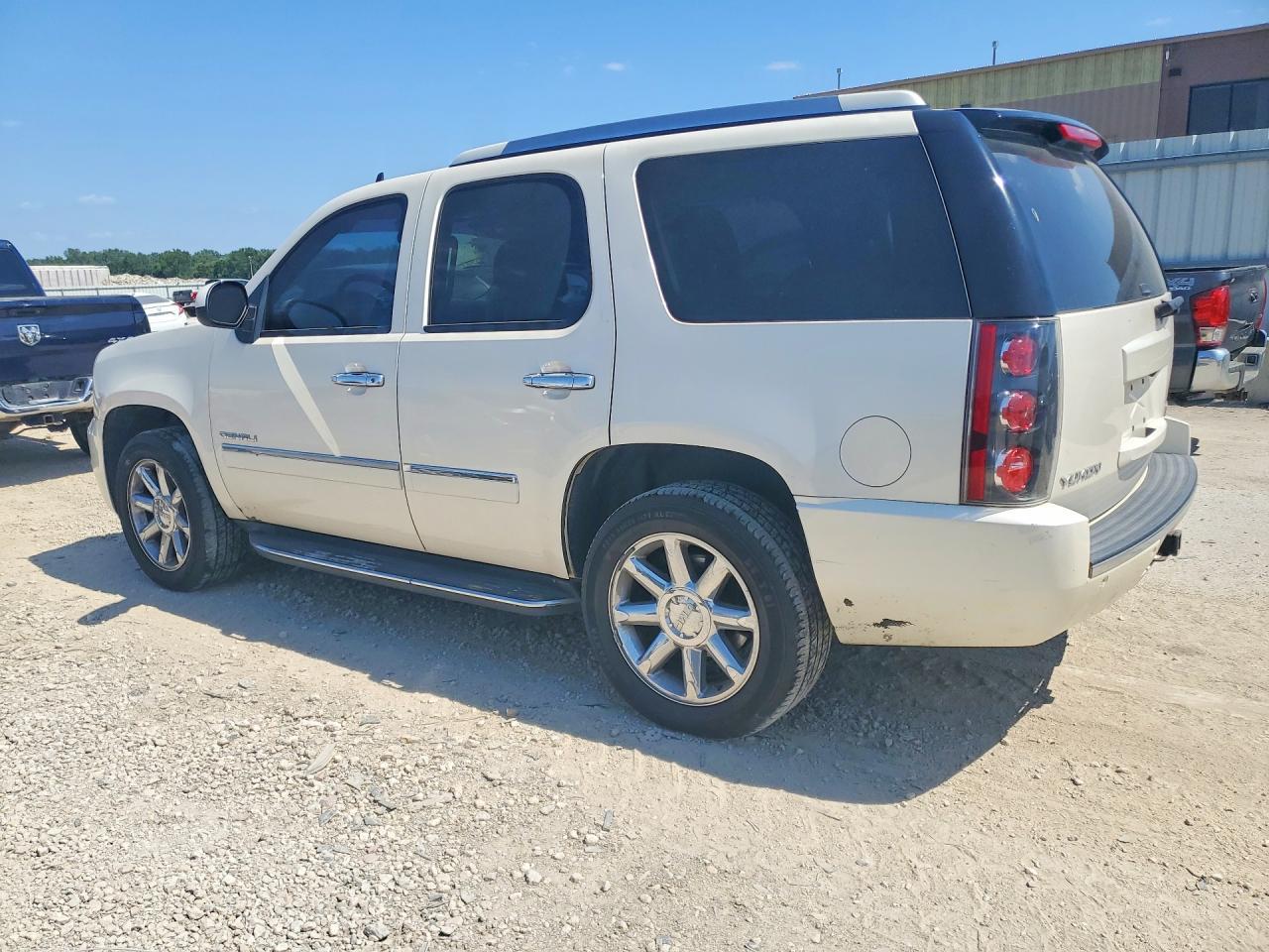 2013 GMC Yukon Denali - Фото 2