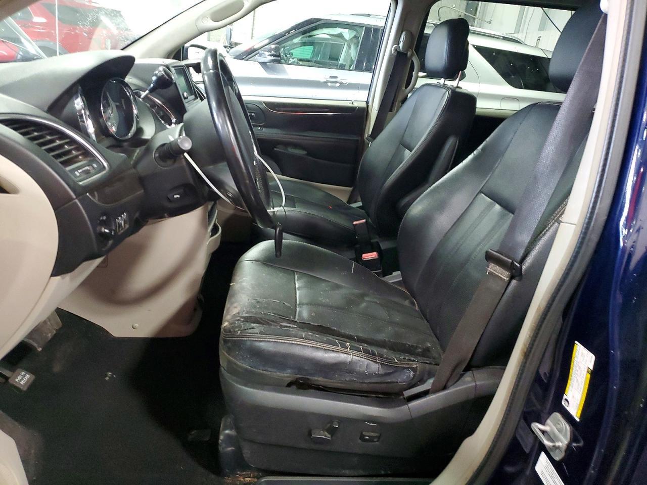 2012 Chrysler Town & Country Touring - Фото 7