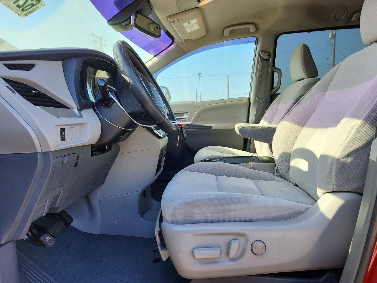 2019 Toyota Sienna Le - Фото 7