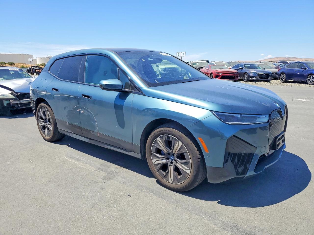 2025 BMW Ix xDrive50 - Фото 4