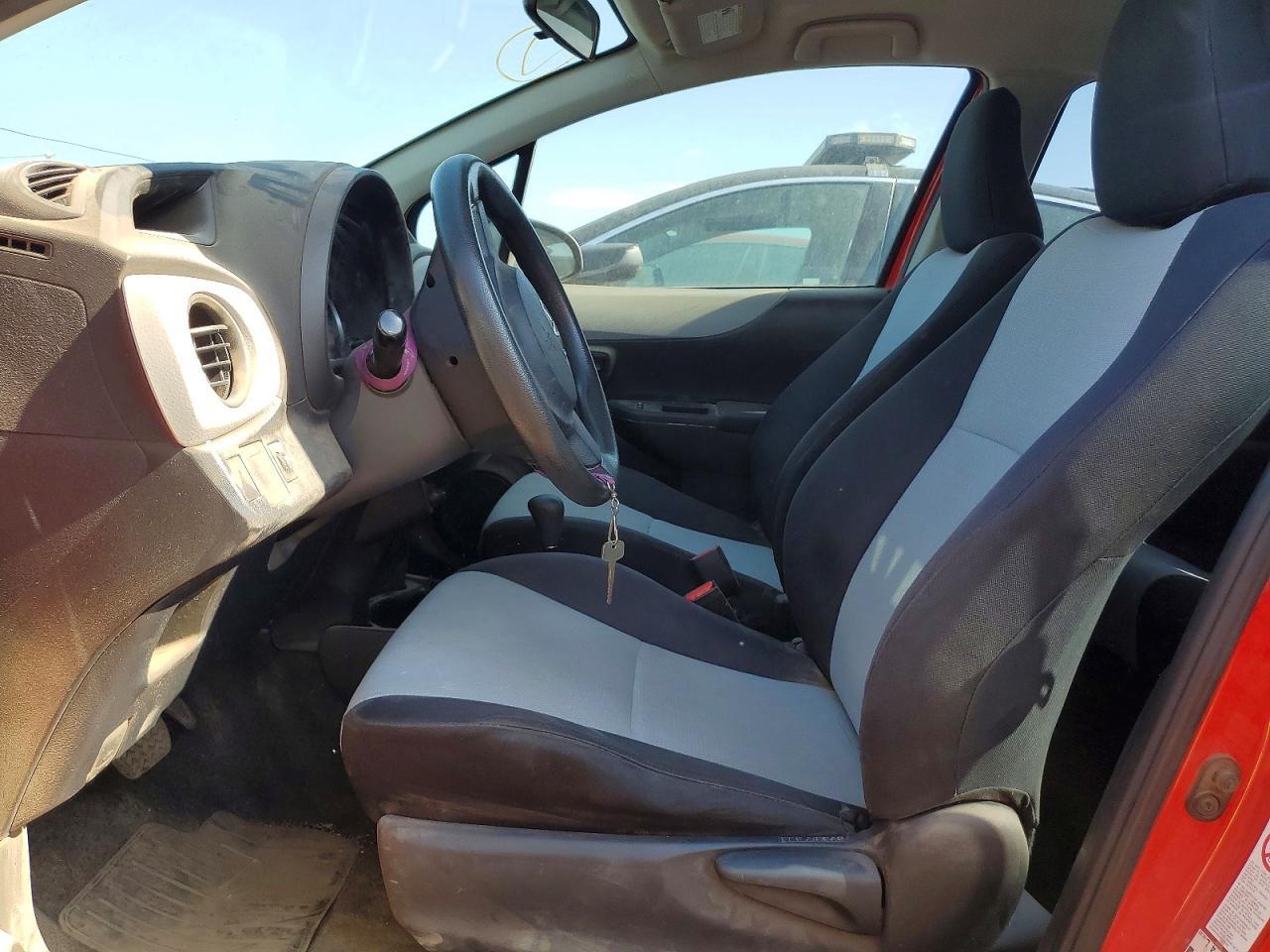 2014 Toyota Yaris 5-Door L - Фото 7