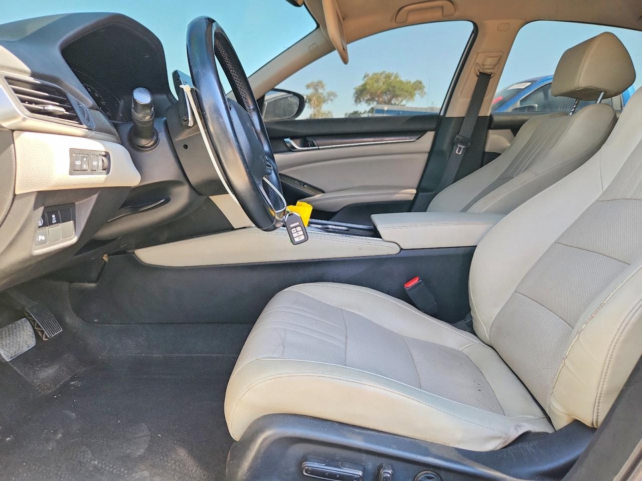 2018 Honda Accord Touring - Image 7