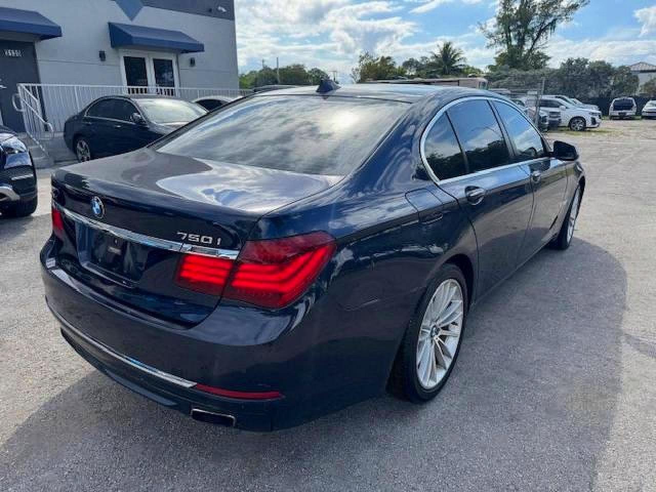 2015 BMW 750 Xi - Фото 3