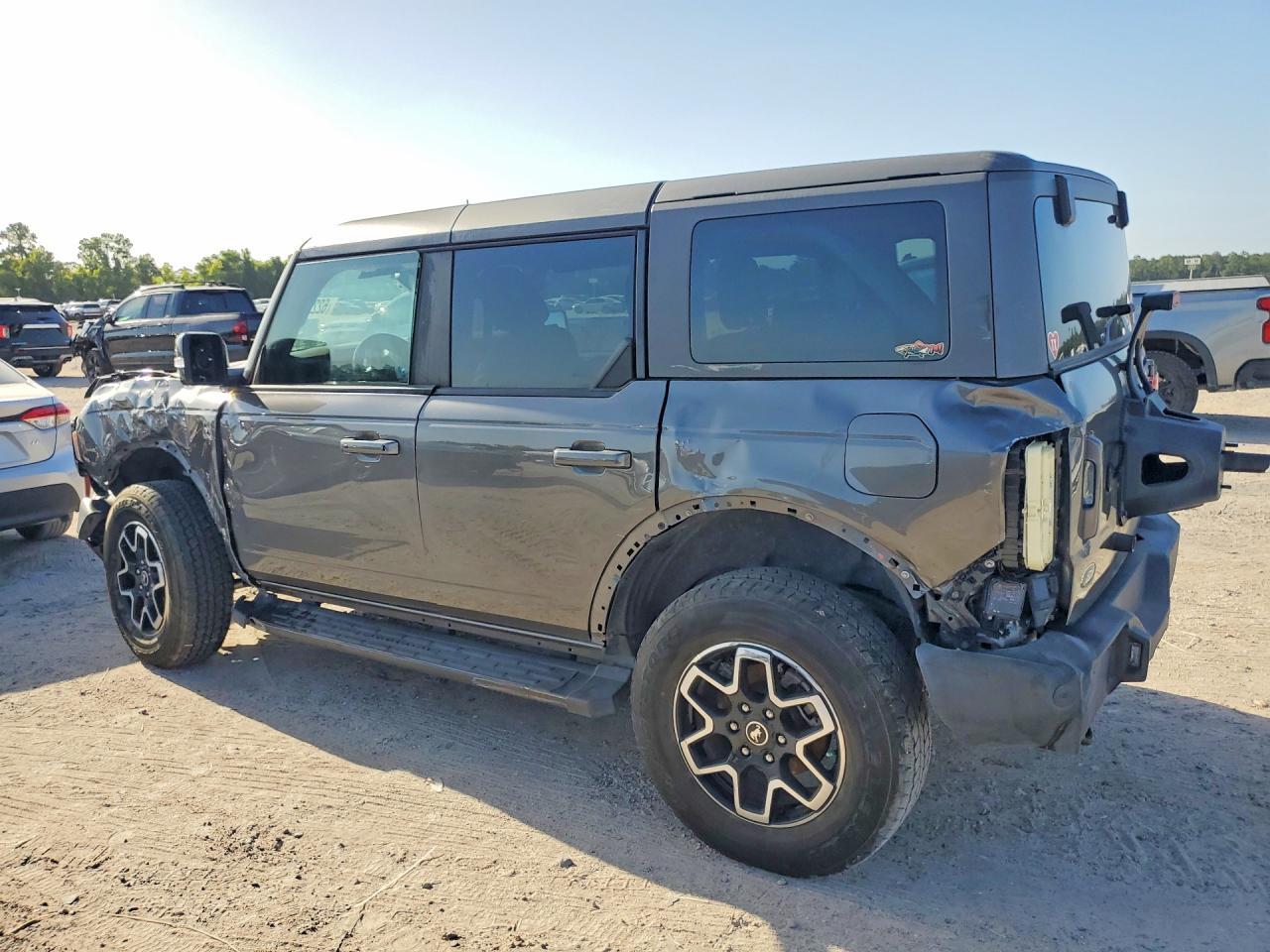 2024 Ford Bronco Outer Banks - Фото 2