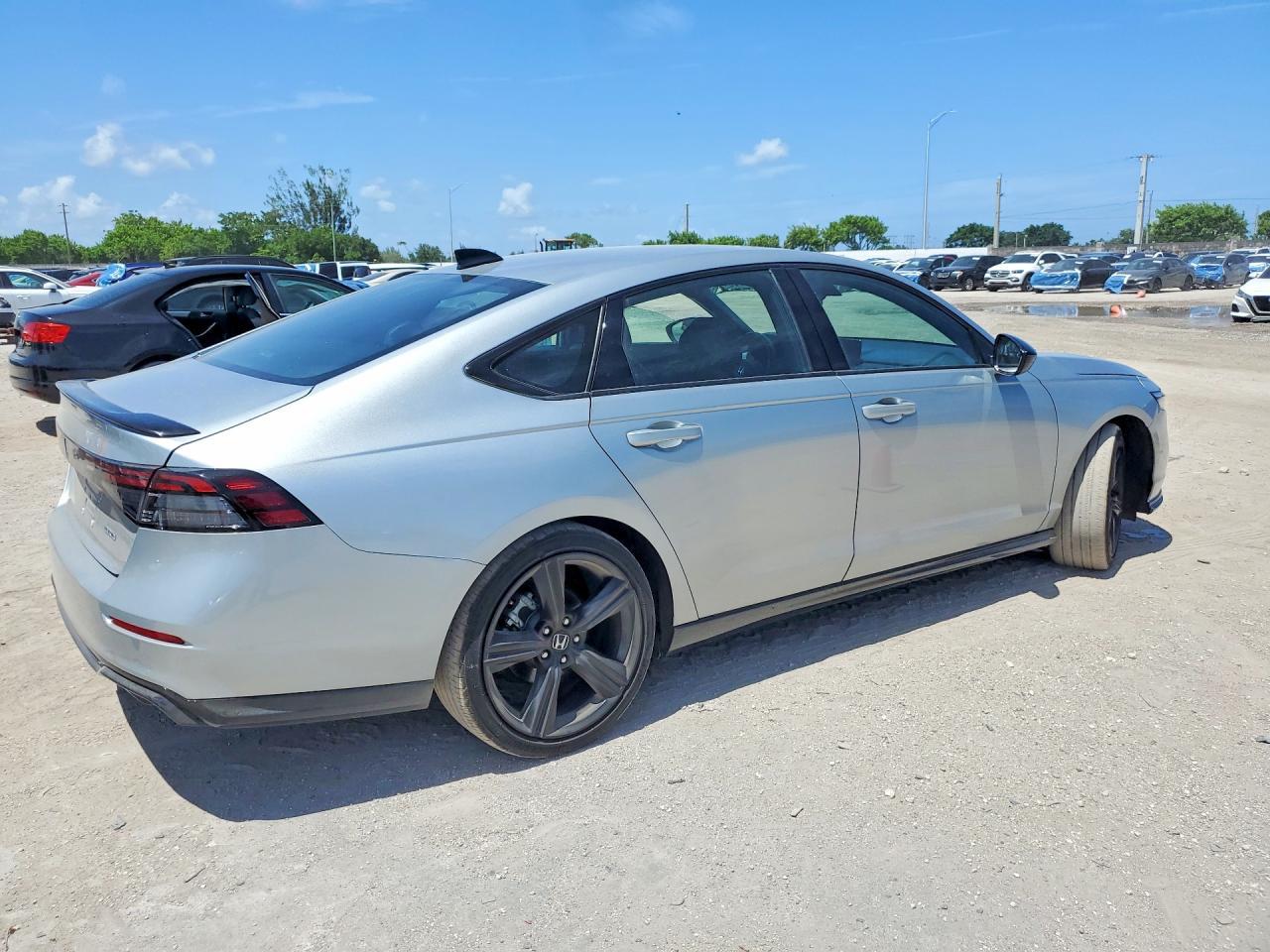 2024 Honda Accord Hybrid Sport - Image 3