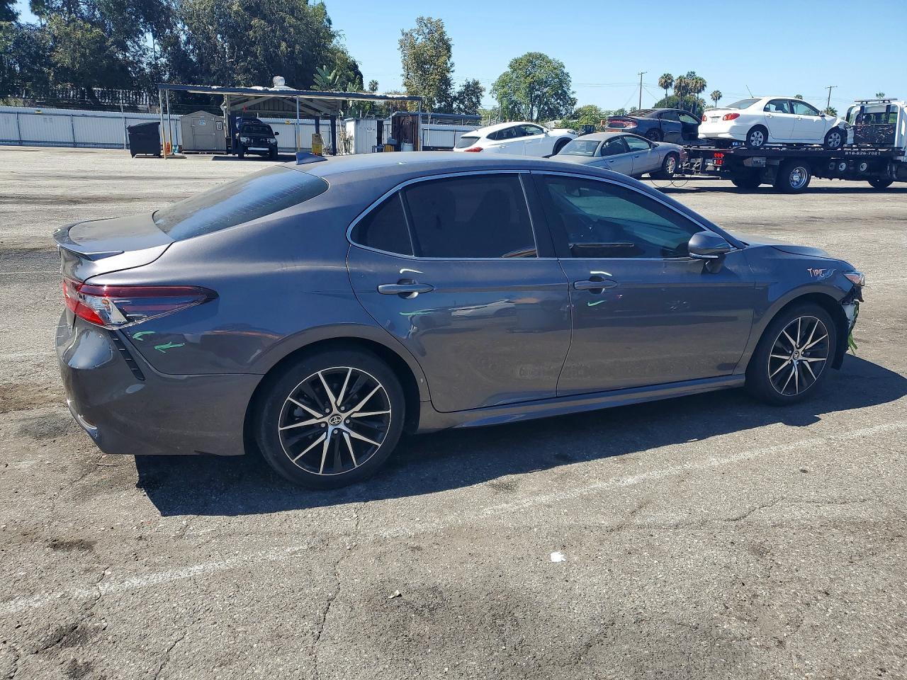 2023 Toyota Camry Se - Фото 3