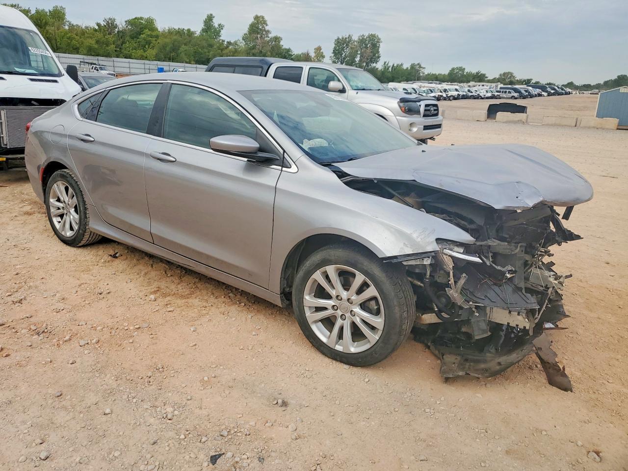 2015 Chrysler 200 Limited - Image 4
