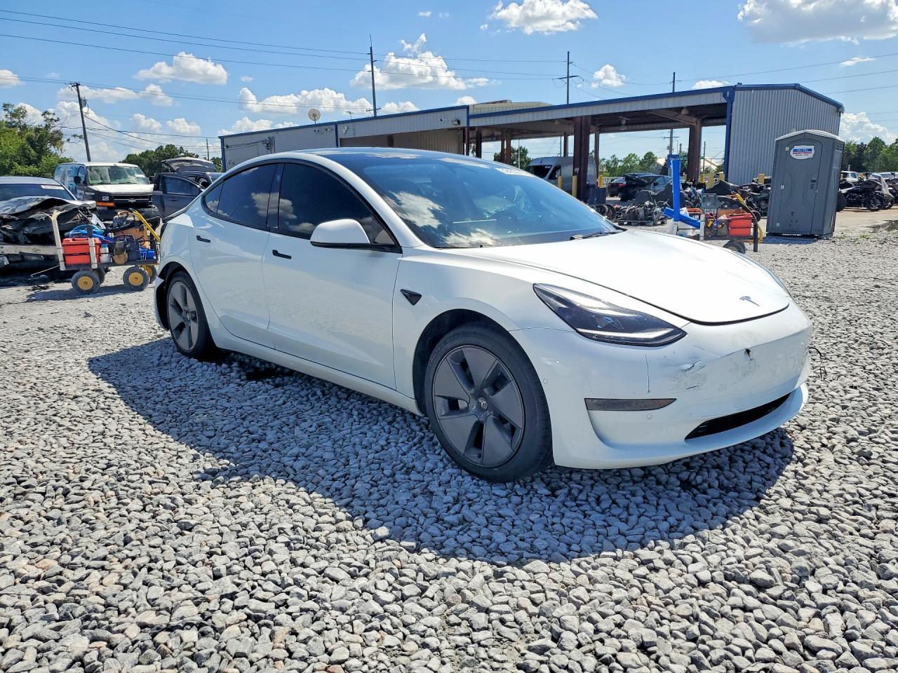 2022 Tesla Model 3 - Image 4