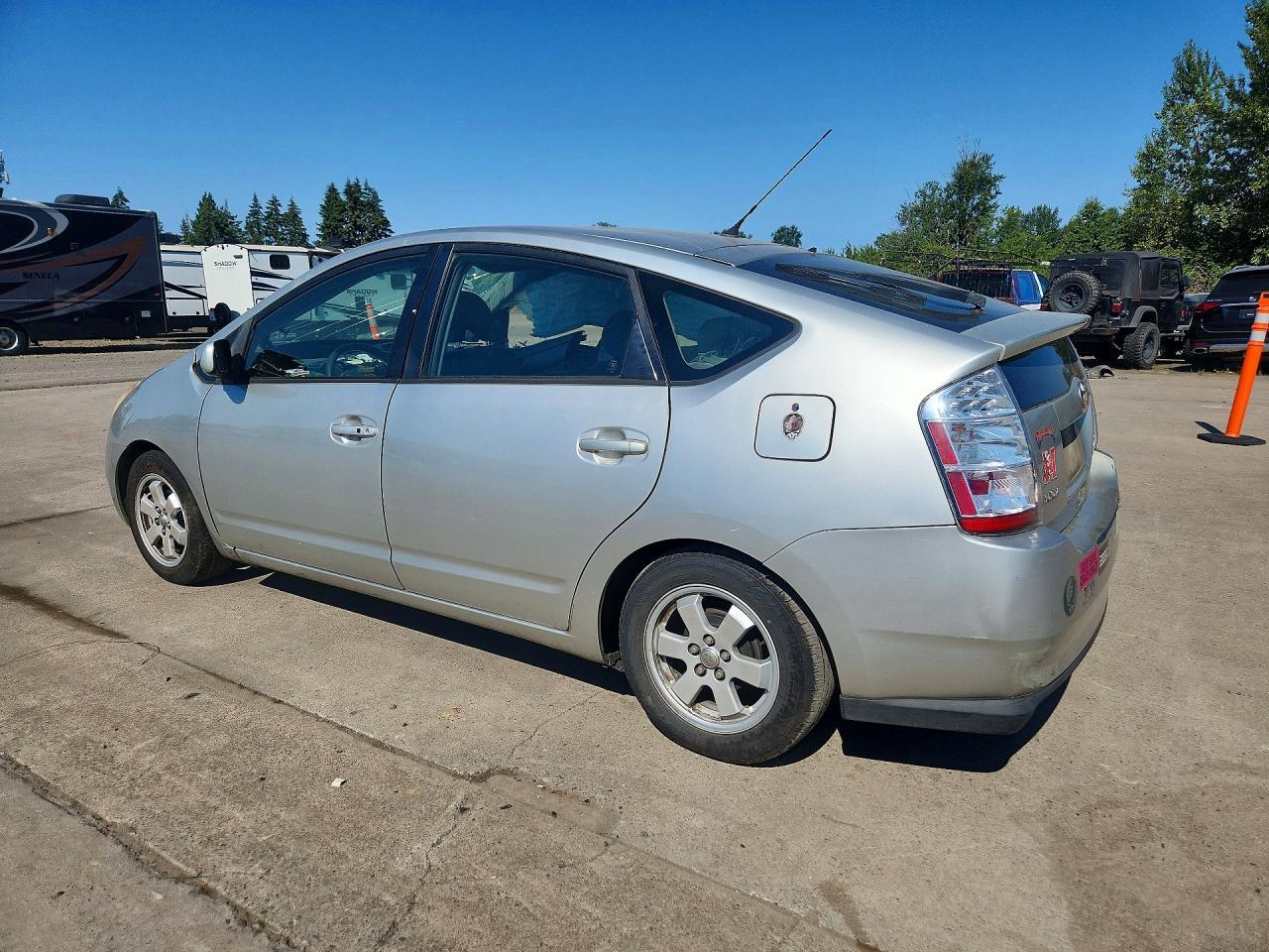 2004 Toyota Prius Base - Image 2