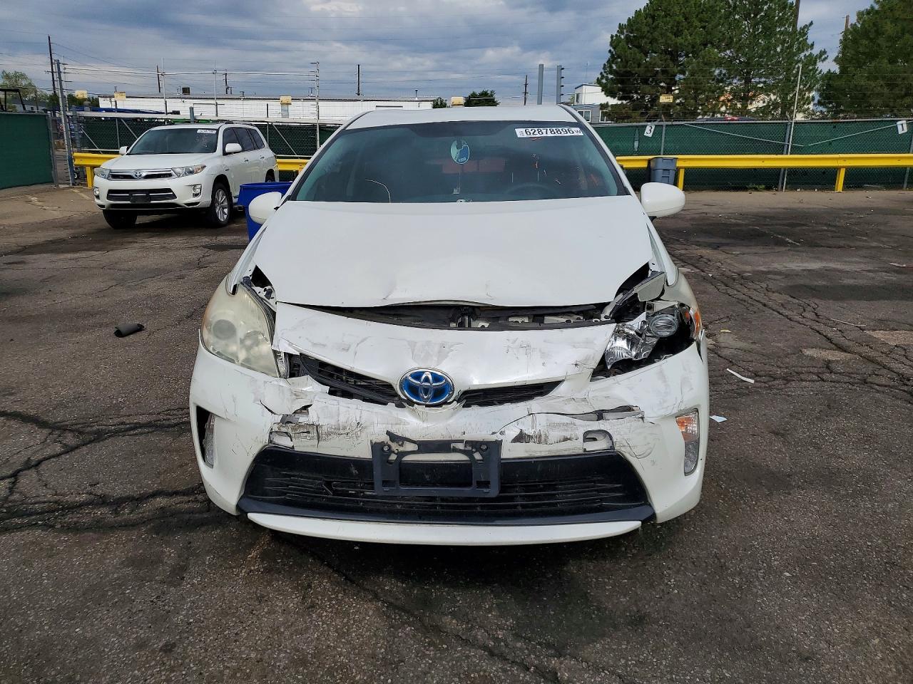 2014 Toyota Prius Three - Image 5