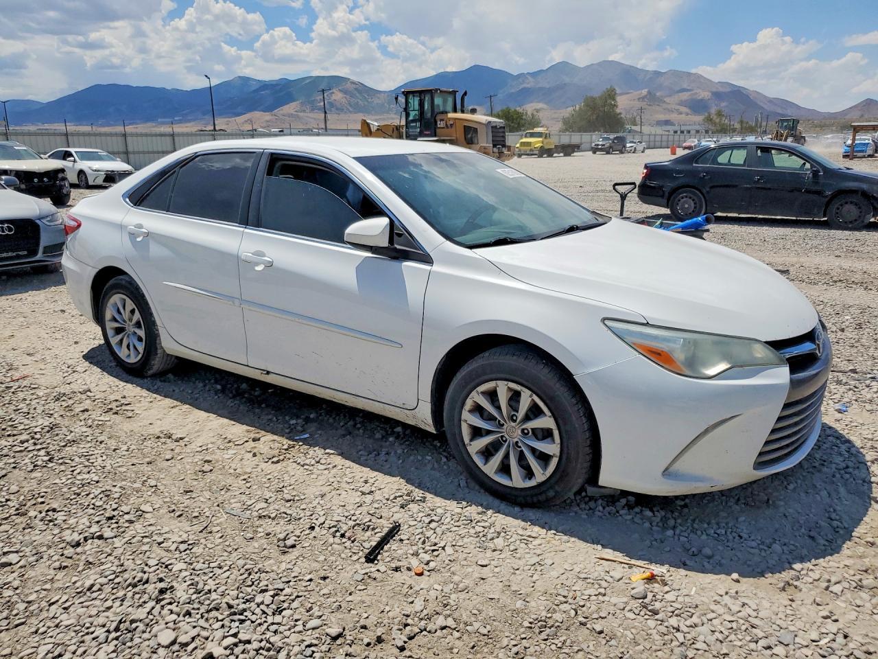 2016 Toyota Camry Le - Фото 4