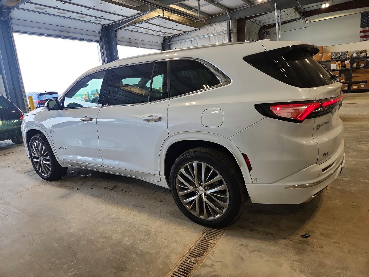 2026 Buick Enclave Avenir - Image 2