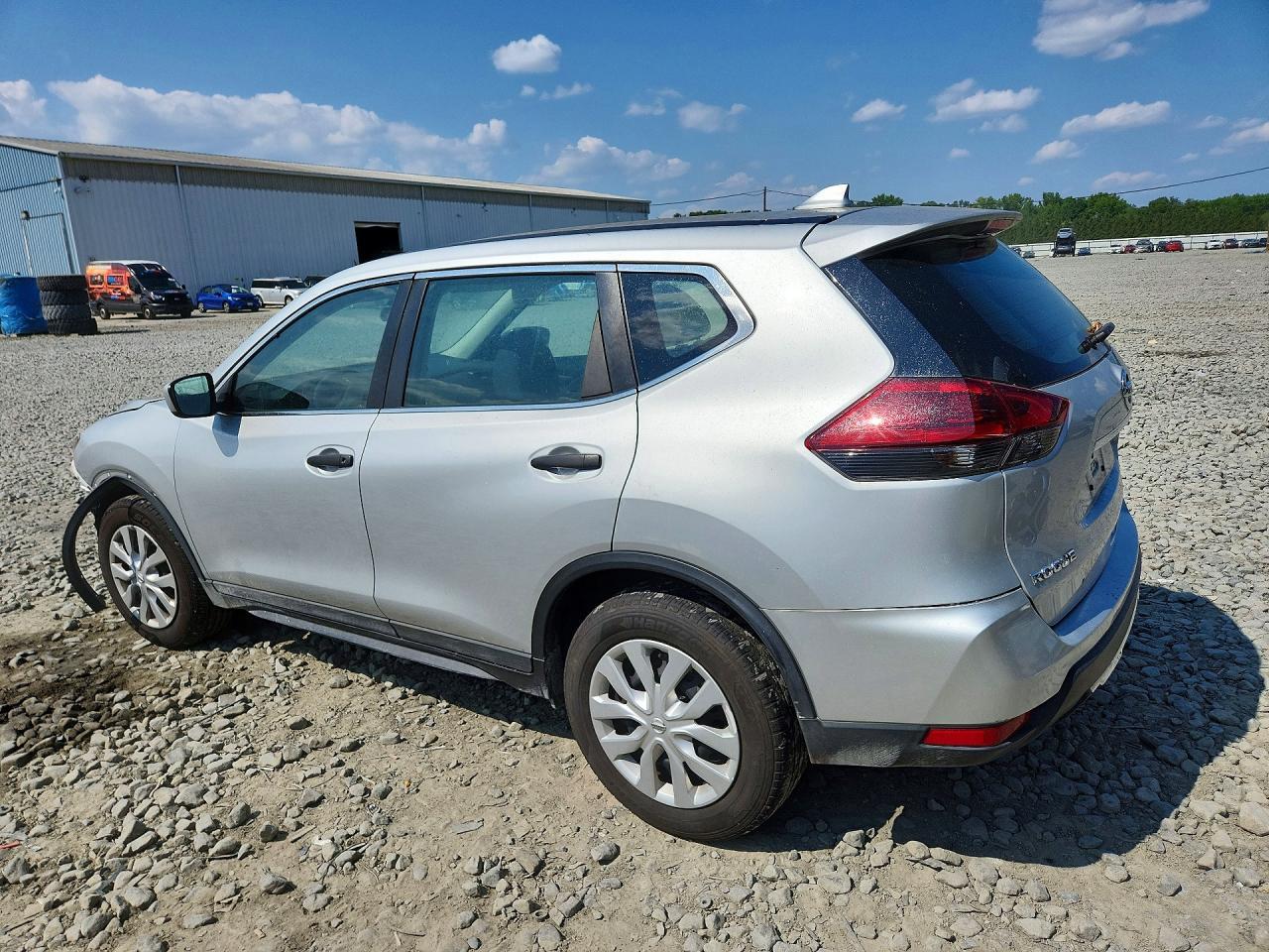 2019 Nissan Rogue S - Фото 2