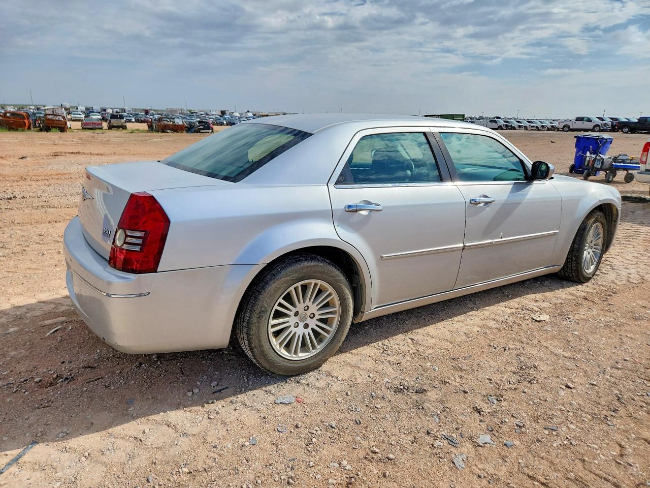 2010 Chrysler 300 Touring - Image 3