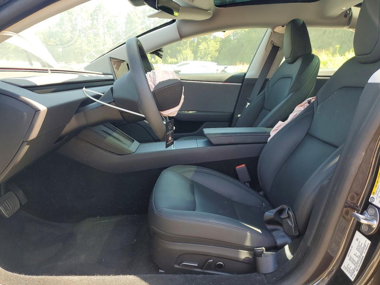 2025 Tesla Model 3 - Фото 7