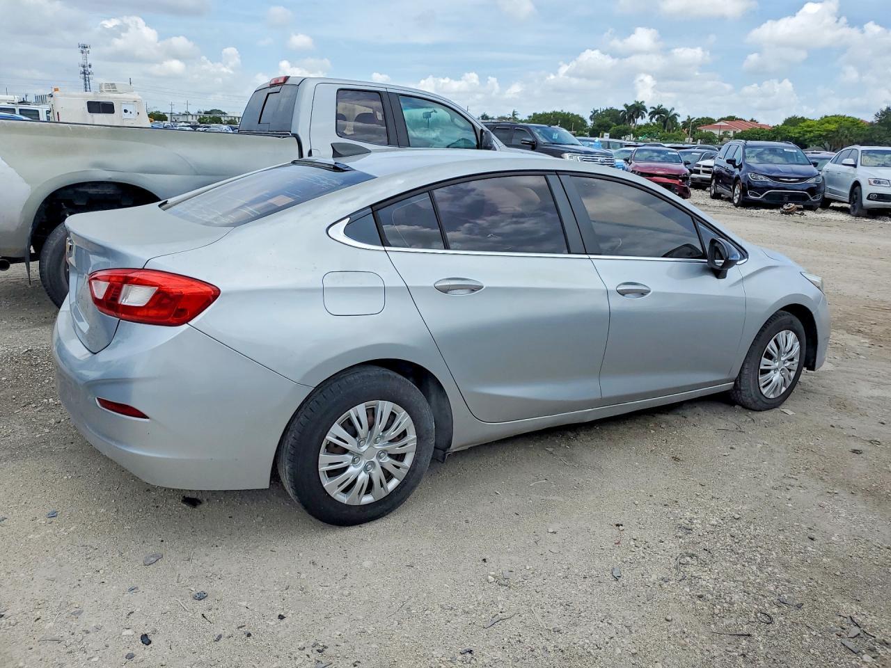 2017 Chevrolet Cruze Ls - Image 3