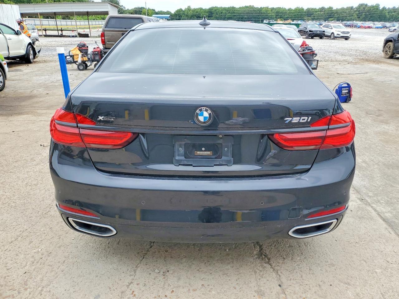 2018 BMW 750 Xi - Фото 6