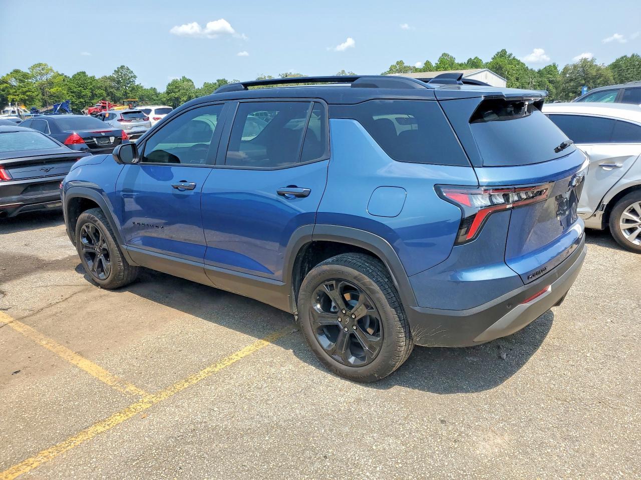 2025 Chevrolet Equinox Lt - Image 2