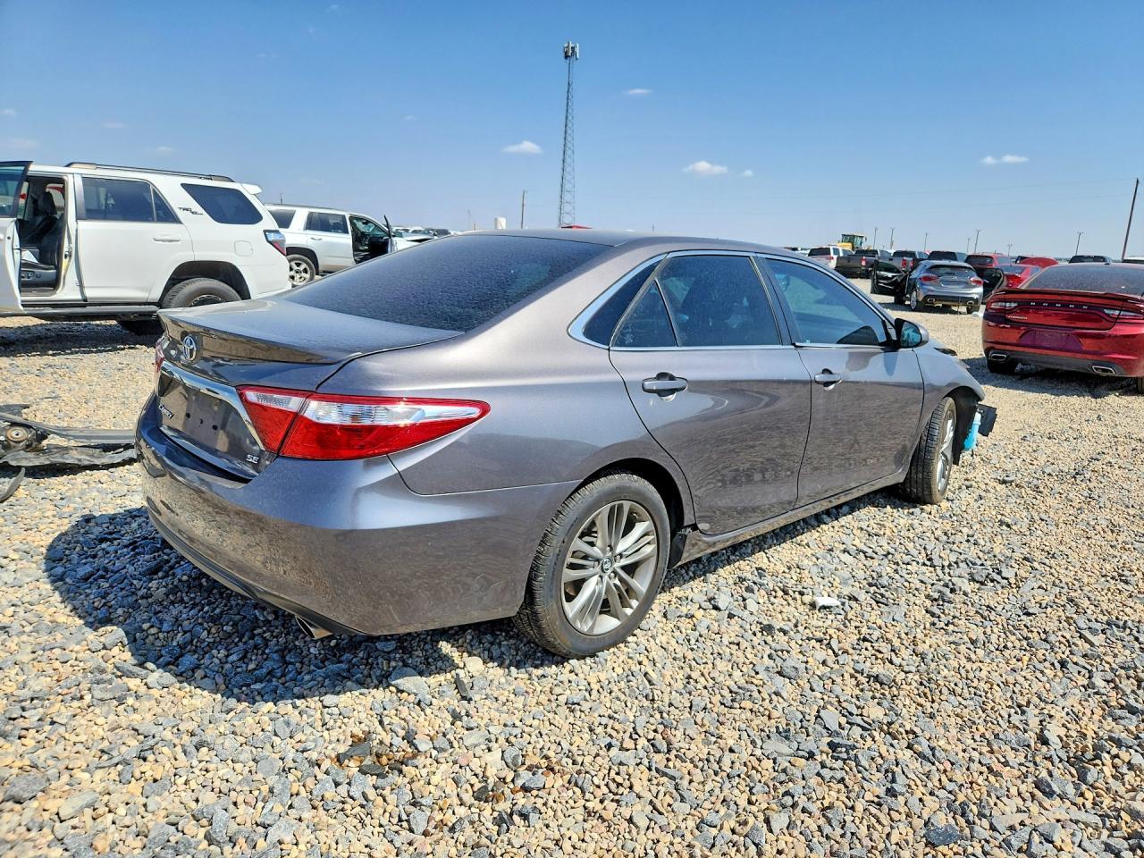 2017 Toyota Camry Se - Фото 3