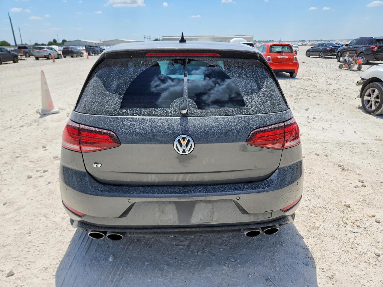2018 Volkswagen Golf R - Image 6