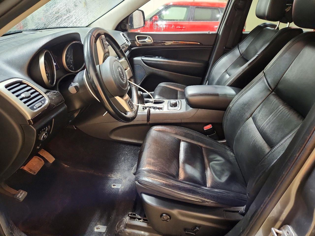 2012 Jeep Grand Cherokee Laredo - Image 7