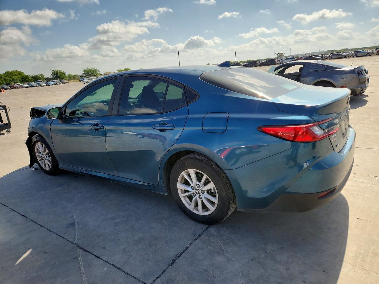 2025 Toyota Camry Le - Фото 2