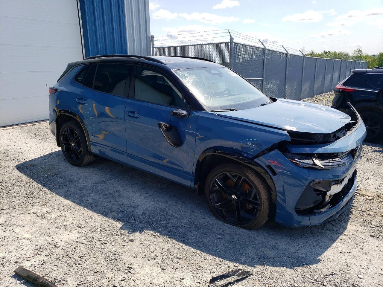 2025 Volkswagen Tiguan Se R-Line Black - Image 4