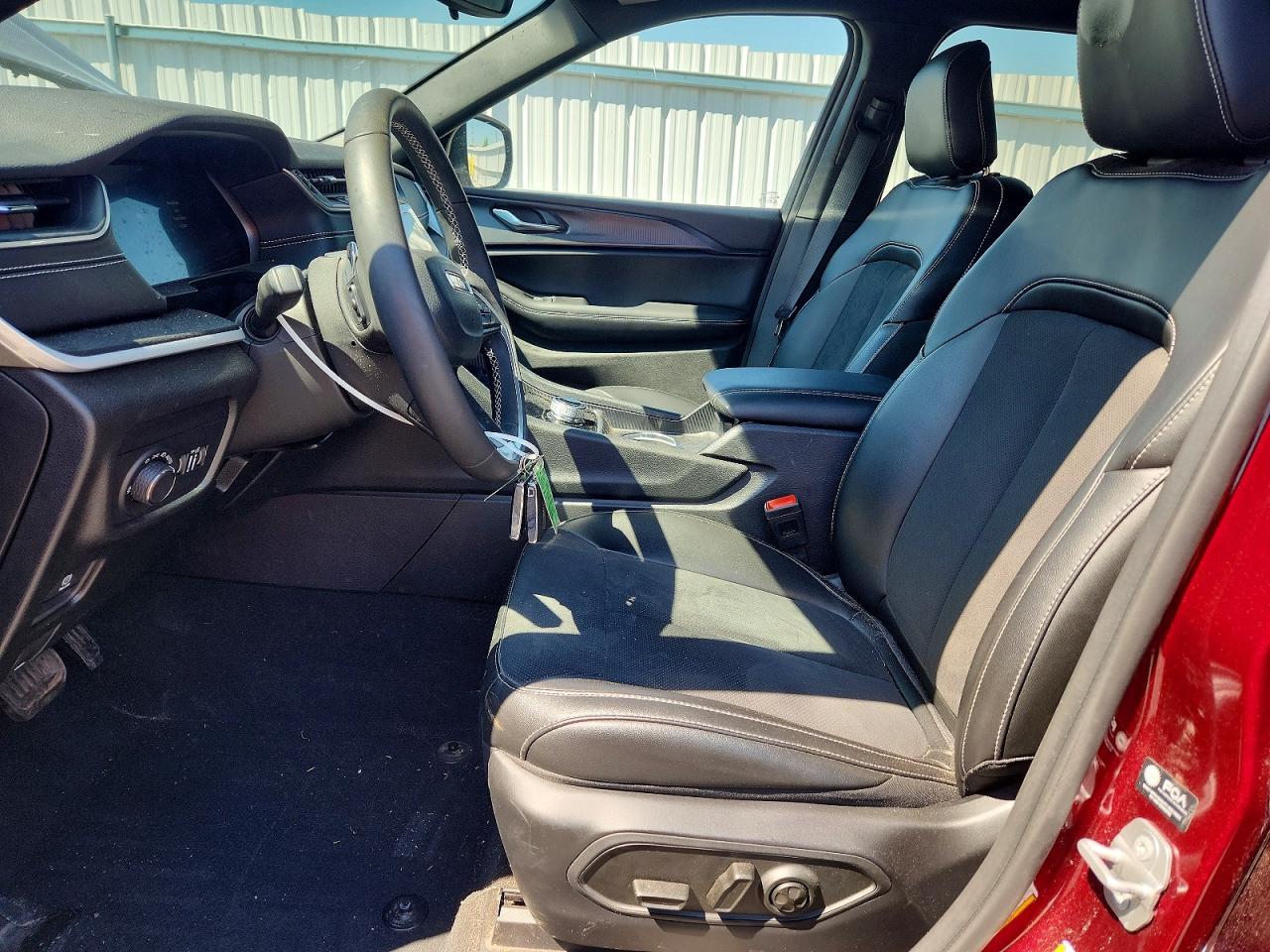 2024 Jeep Grand Cherokee Laredo - Image 7
