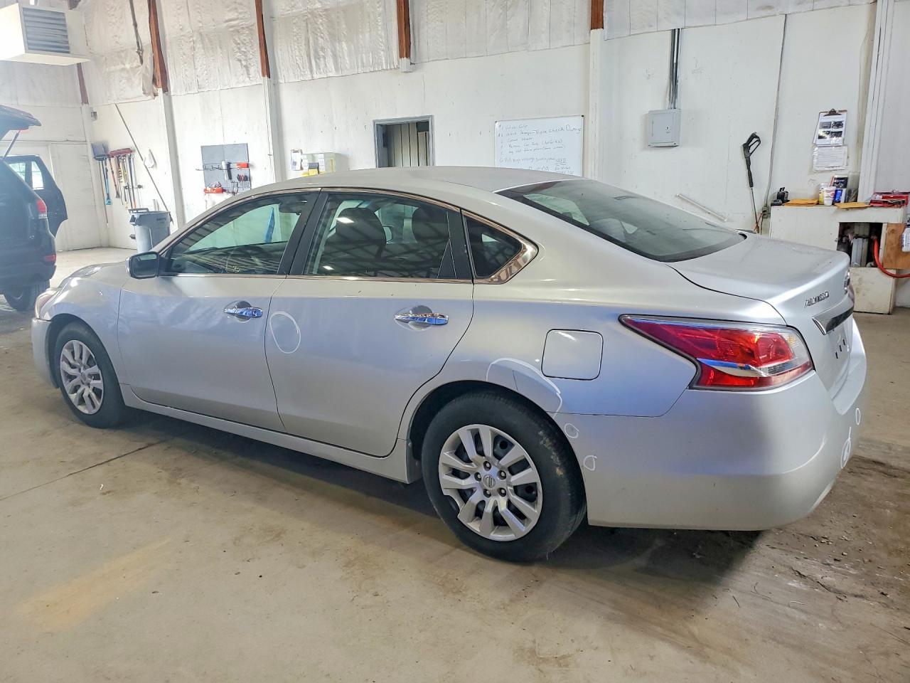 2015 Nissan Altima 2.5 S - Фото 2