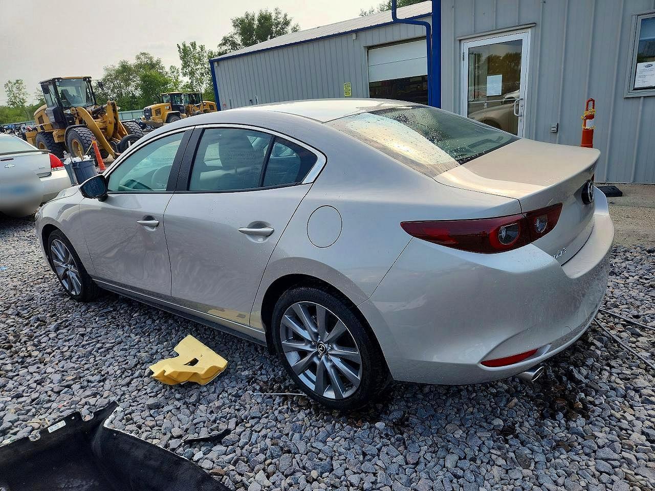 2026 Mazda 3 Preferred - Фото 2