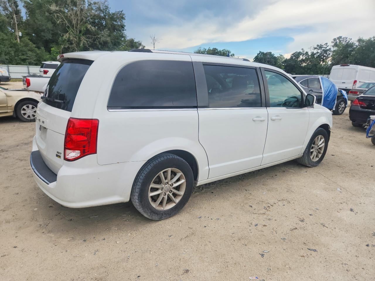 2019 Dodge Grand Caravan Sxt - Image 3