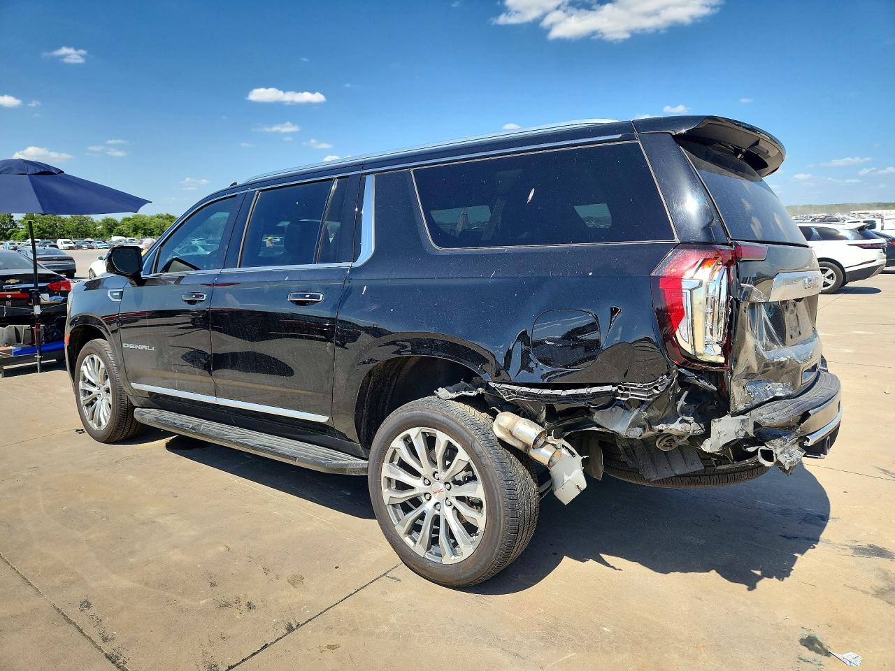 2024 GMC Yukon Xl Denali - Image 2