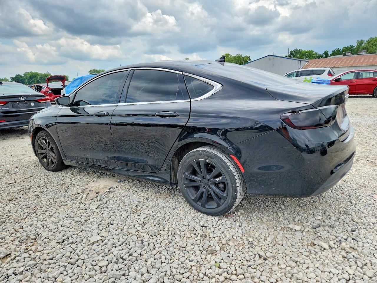 2016 Chrysler 200 Limited - Фото 2
