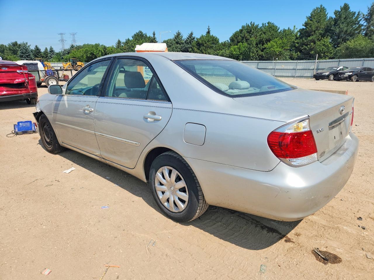 2005 Toyota Camry Le - Фото 2