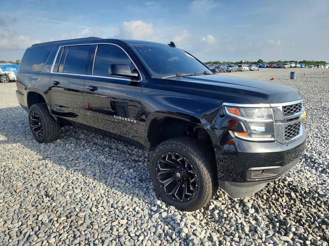 2016 Chevrolet Suburban K1500 Lt - Image 4