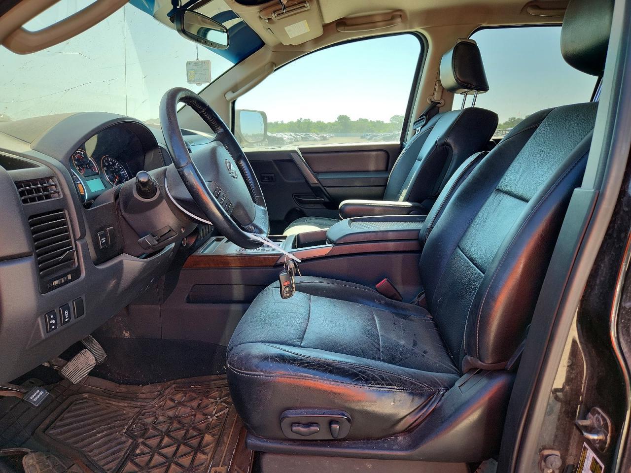 2009 Nissan Titan Xe - Image 7