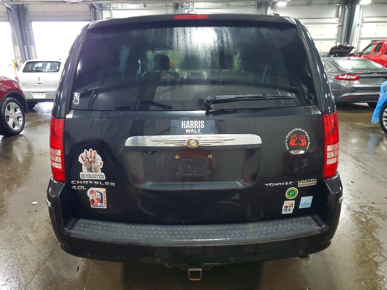 2009 Chrysler Town & Country Limited - Фото 6