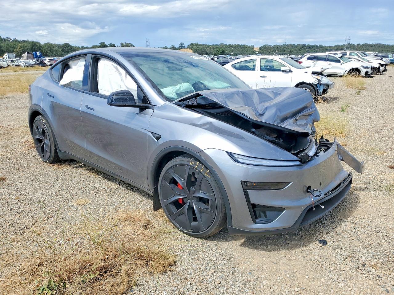 2026 Tesla Model Y - Фото 4