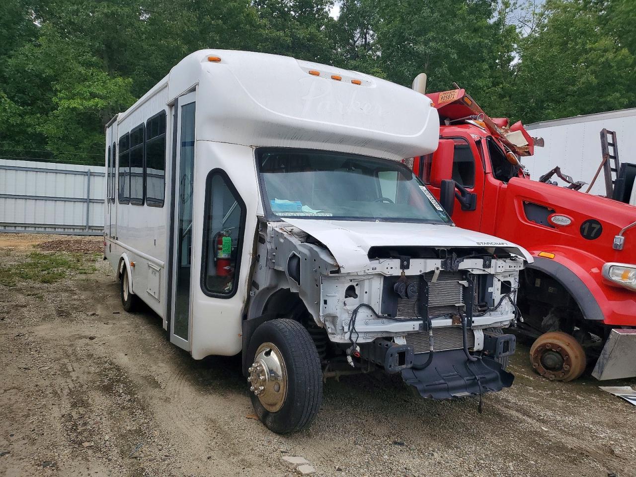 2016 Ford Econoline E450 Super Duty Cutaway Van