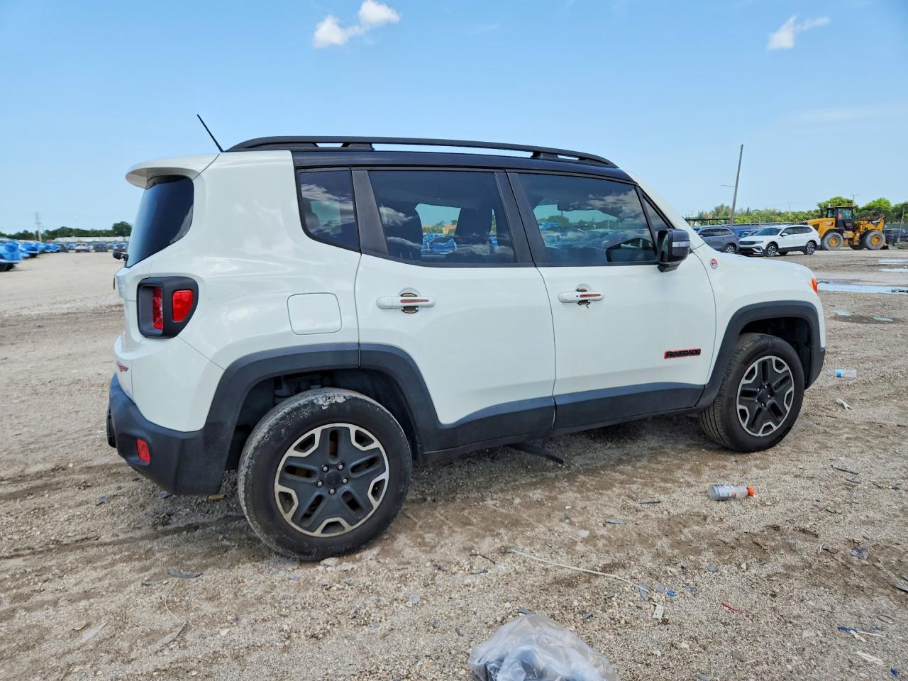 2016 Jeep Renegade Trailhawk - Фото 3