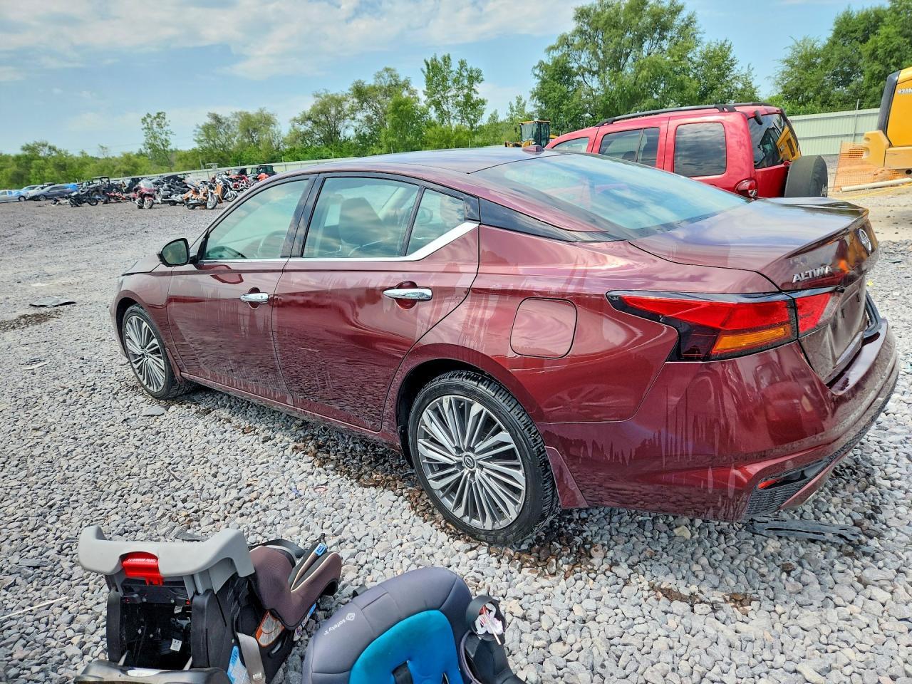 2024 Nissan Altima Sl - Image 2