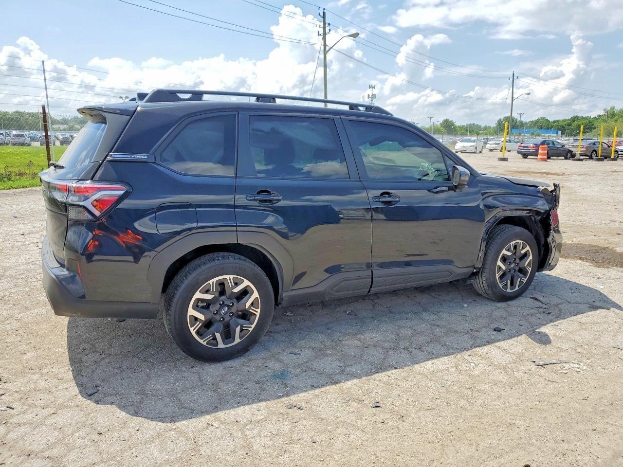 2025 Subaru Forester Premium - Фото 3