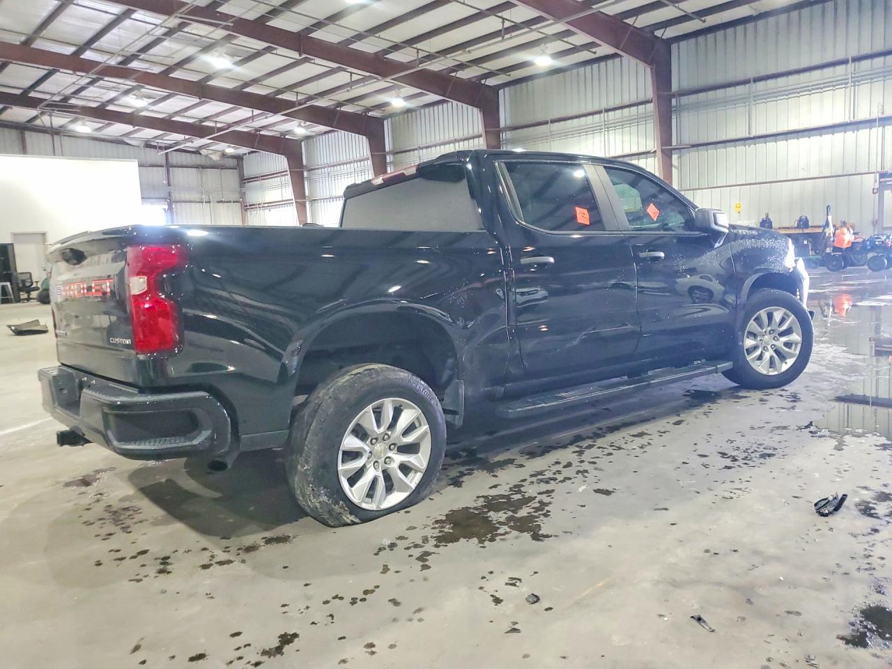 2023 Chevrolet Silverado C1500 Custom - Фото 3